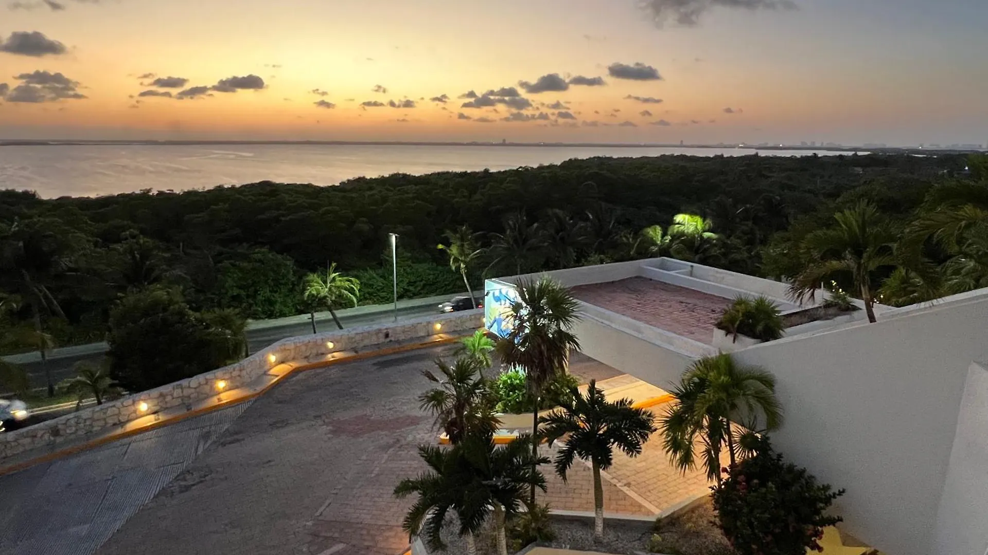 Solymar Studio Apt Beachfront Resort With Sunset Views Cancun Apartment